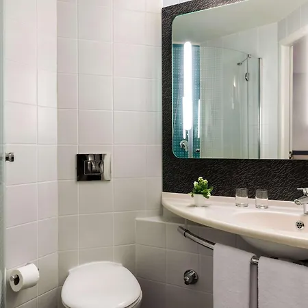 Ibis Airport 3*