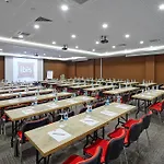 Ibis Airport Hotel 3*