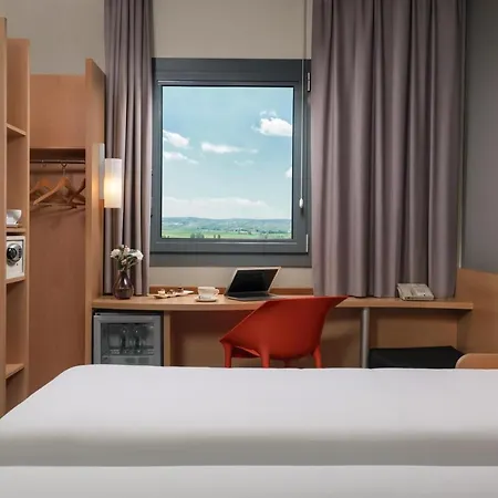 Ibis Airport ホテル 3*