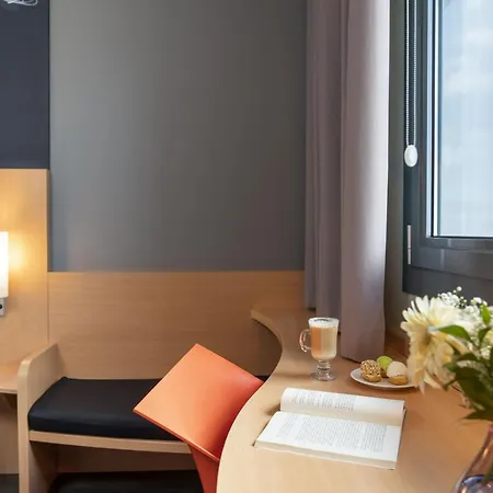 ホテル Ibis Airport 3*