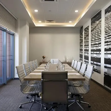 Ibis Airport ホテル