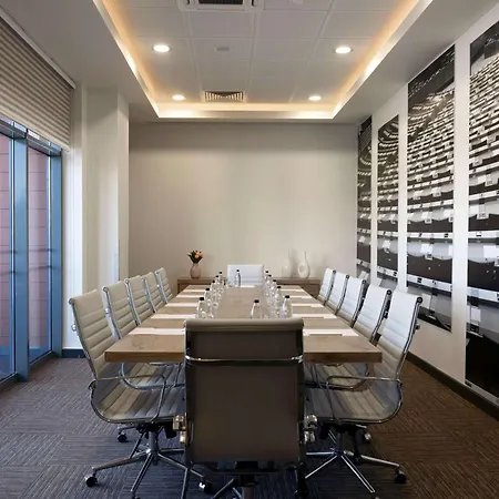 Hotel Ibis Airport 3*