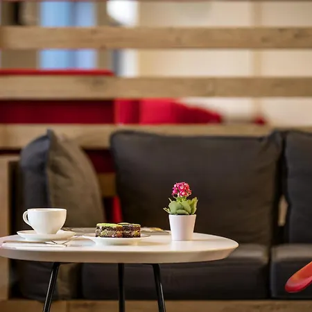 Ibis Airport Szálloda