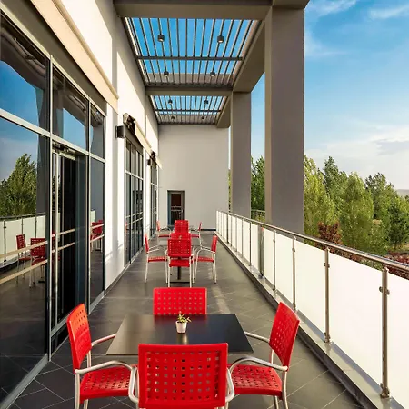 Hotel Ibis Airport 3*