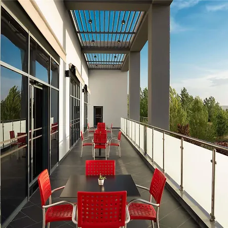 Hotel Ibis Airport 3*