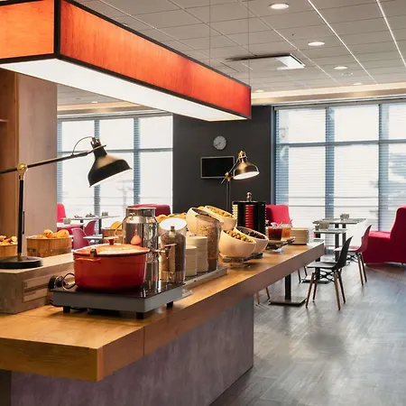 Hotel Ibis Airport 3*