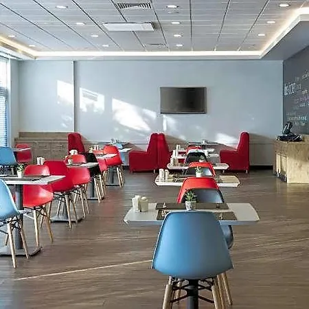 Ibis Airport ホテル