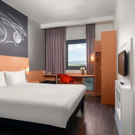מלון Ibis Airport 3*