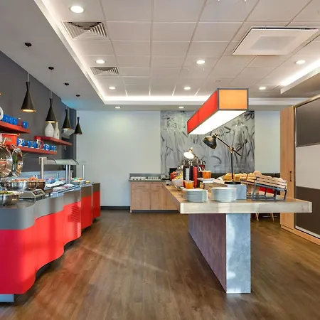 מלון Ibis Airport 3*