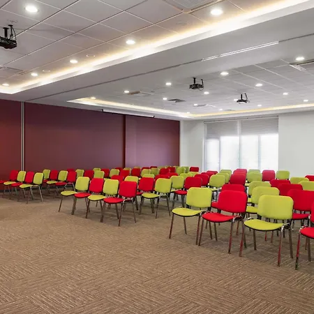 מלון Ibis Airport 3*