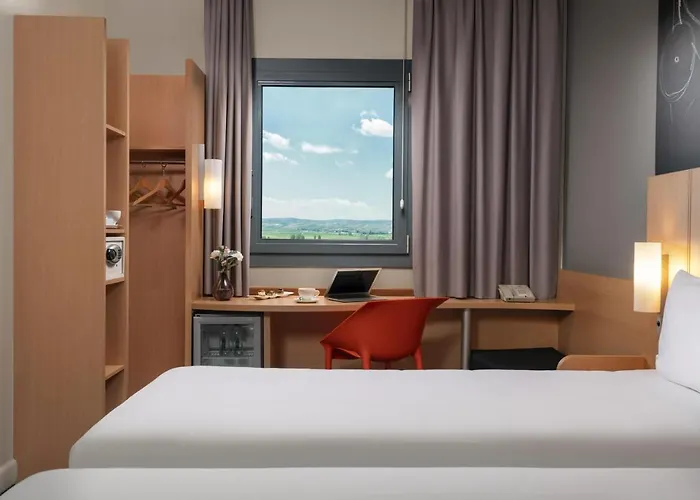 Ibis Airport Отель 3*