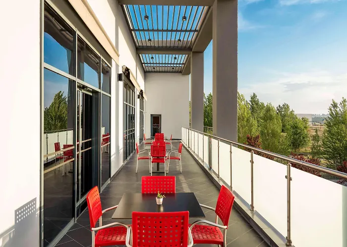 Отель Ibis Airport 3*