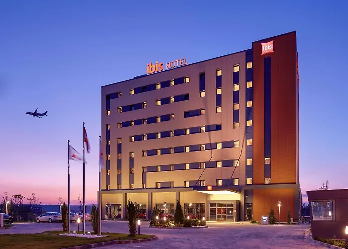 Hotel Ibis Airport 3*
